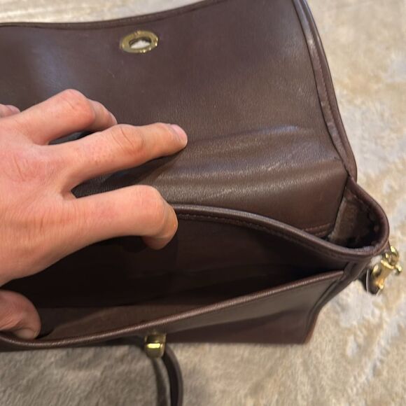 Coach
Leather handbag
Brown, Leather made in USA 1992 GUc check
With book - Picture 8 of 16